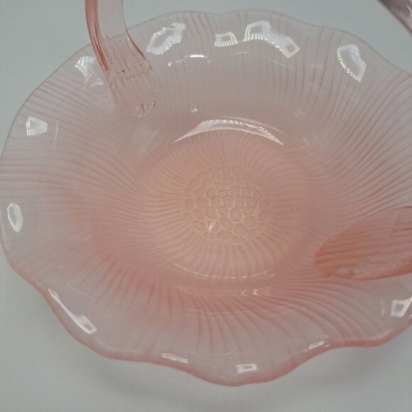 Mikasa Vintage Candy Dish Basket Pink Ribbed Handle Frosted Underside - Picture 4 of 5
